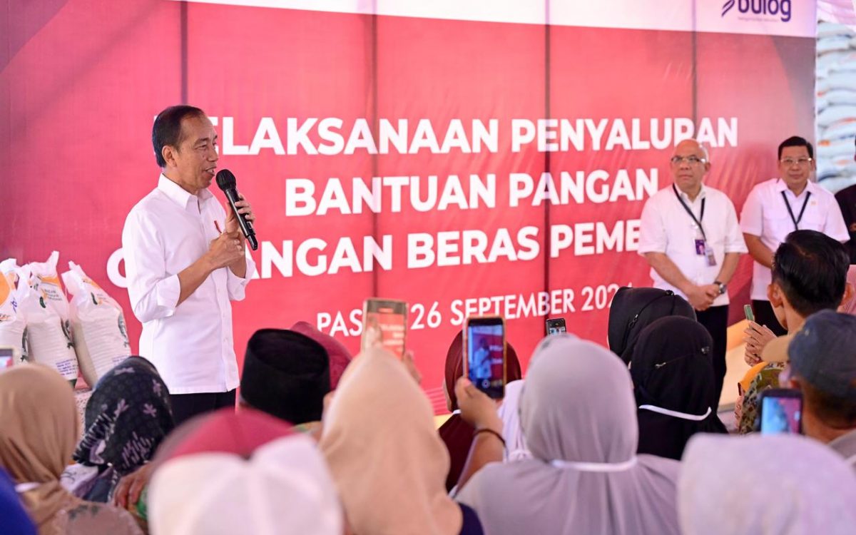 Sambangi Tanah Grogot, Bulog dampingi Presiden Republik Indonesia Salurkan Bantuan Pangan Beras