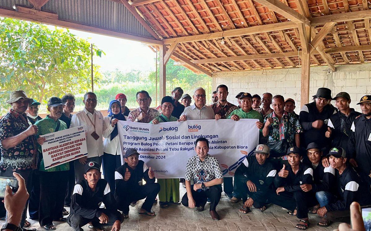 Berikan Bantuan Alsintan, BULOG Dukung Produktivitas Petani Tebu Blora