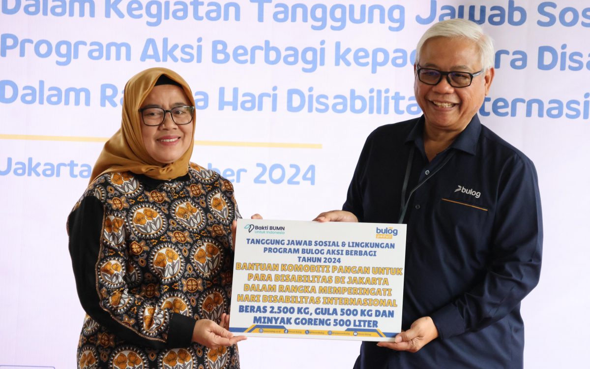 BULOG dan CT ARSA Foundation Berkolaborasi Bagikan 500 Paket Pangan untuk Penyandang Disabilitas.